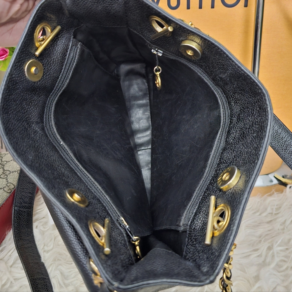 Chanel Caviar Leather Shoulder Bag - Picture 4 of 16